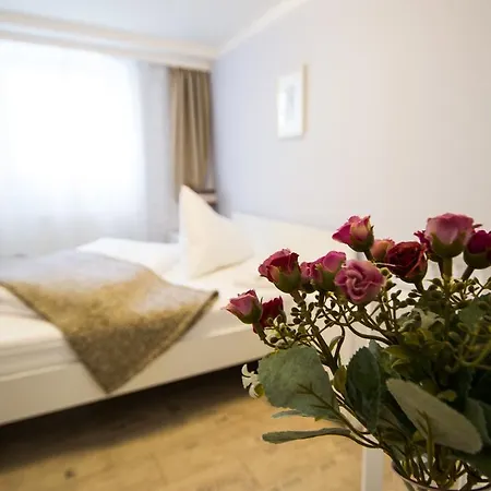 Under The Charles Bridge 3bdr Loft פראג